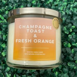 Bath & Body Works - Champagne Toast & Fresh Orange scented candle